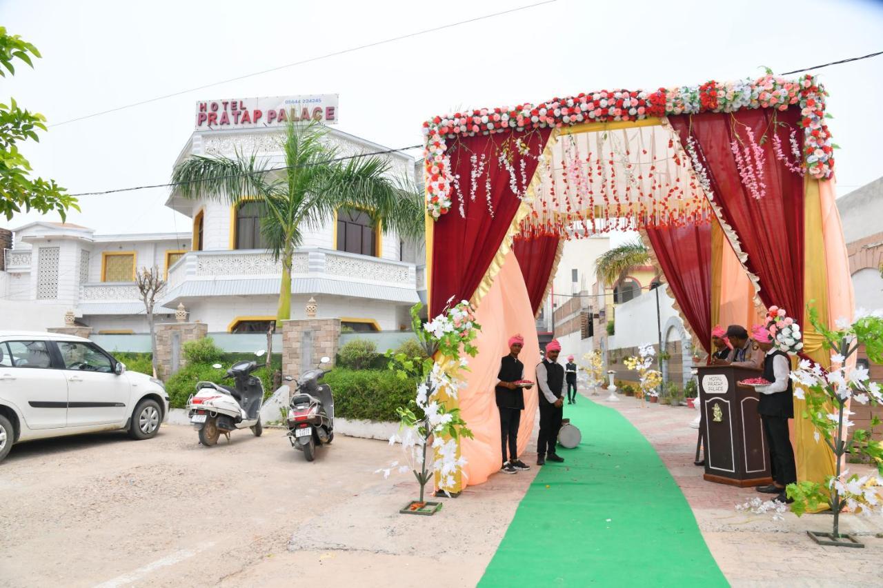 Hotel Pratap Palace Bharatpur Bagian luar foto